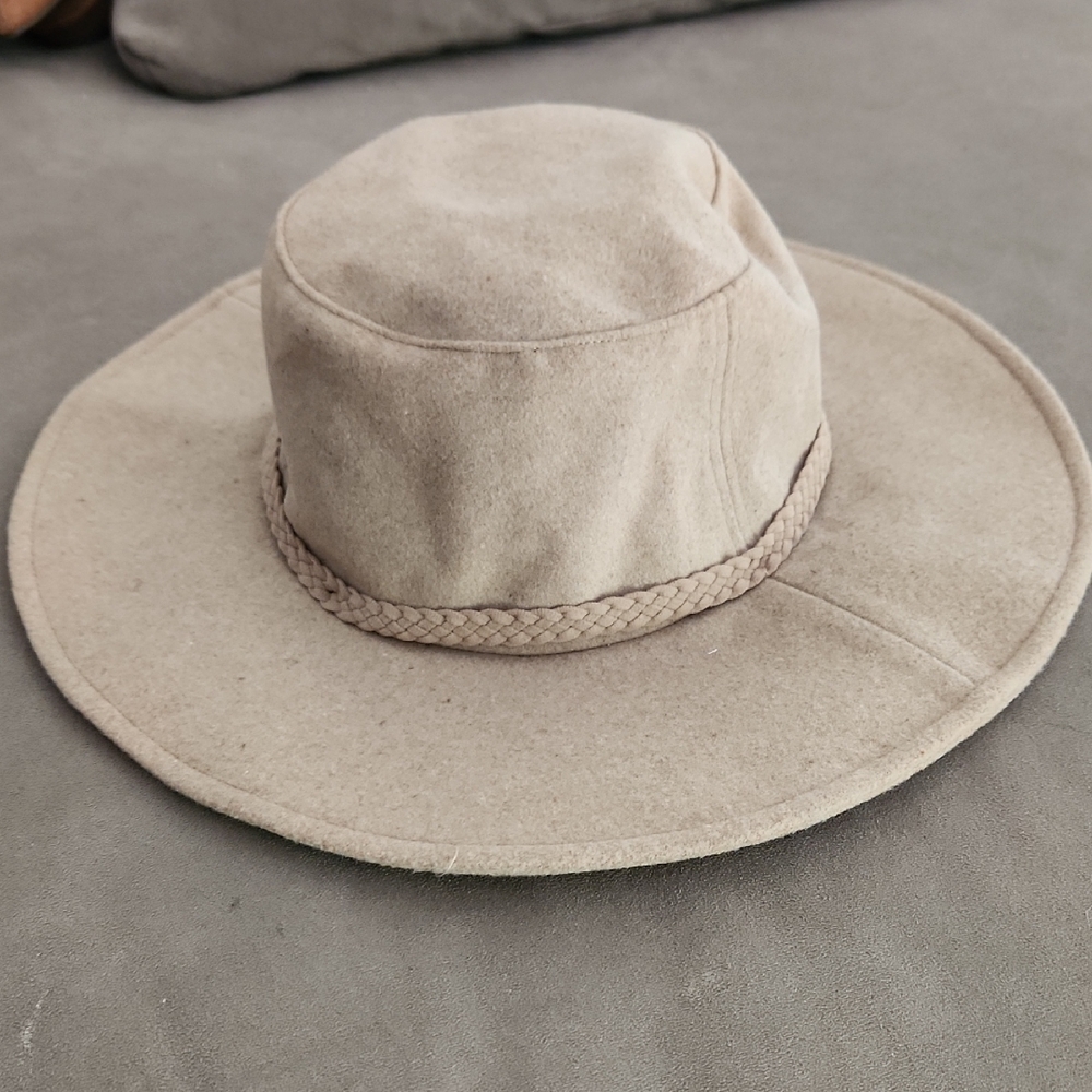 Elegant Beige Wide Brim Hat with Braided Band